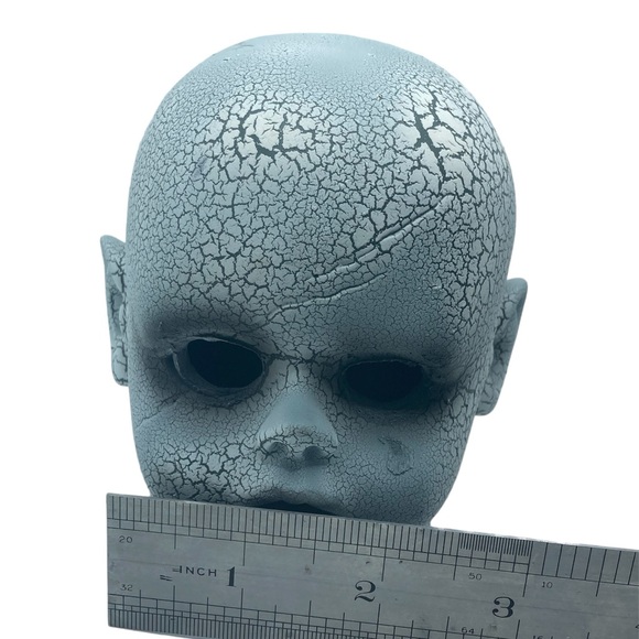 🎃🔪🩸😱😈Creepy Doll Head - Halloween or Goth Decoration - Picture 7 of 8